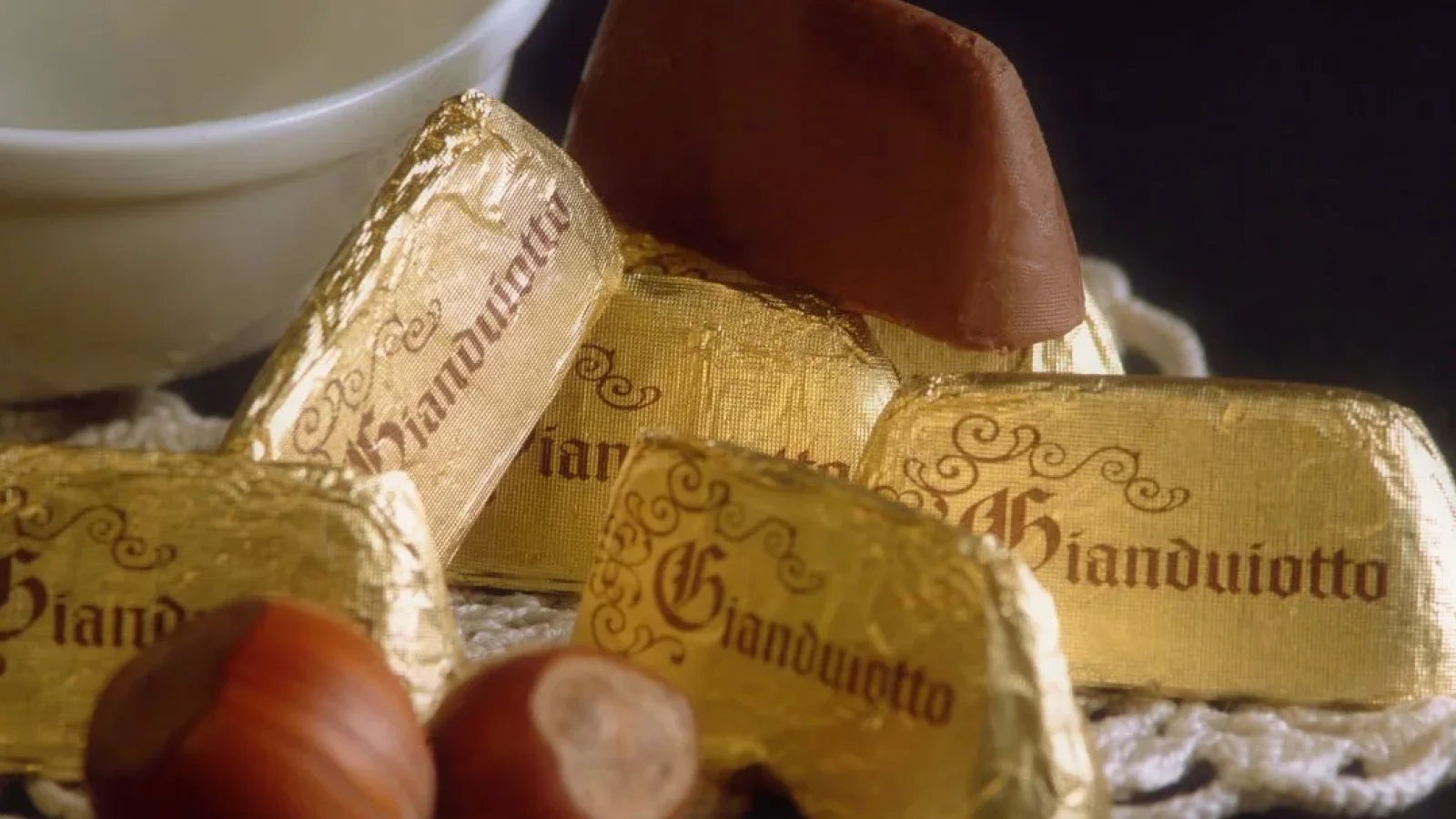 Lollobrigida fermi sopruso contro riconoscimento IGP del gianduiotto di Torino Tutelare la produzione delle nocciole in Piemonte